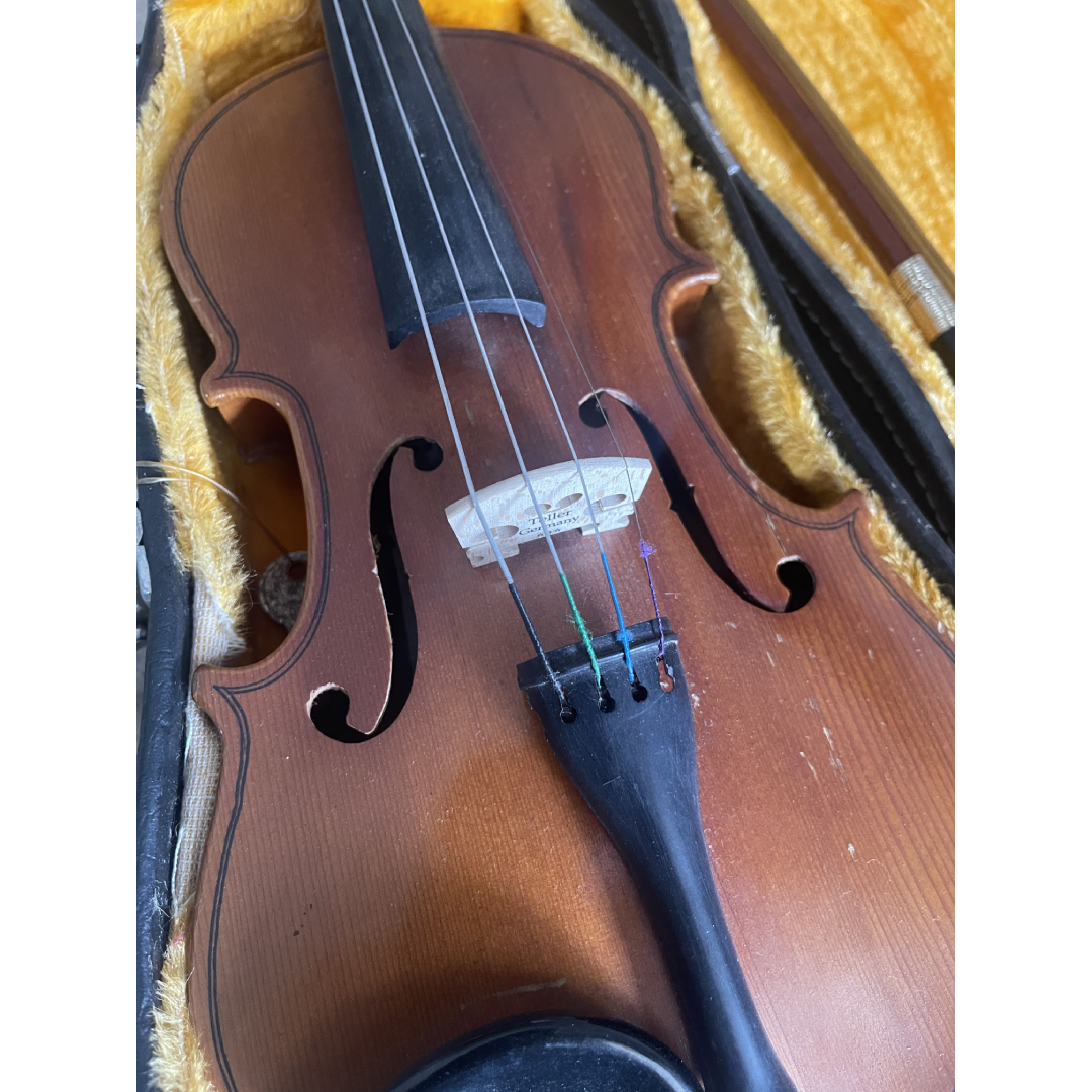 2nd Hand 1/4 Size Laminate Top Violin with Hard Case