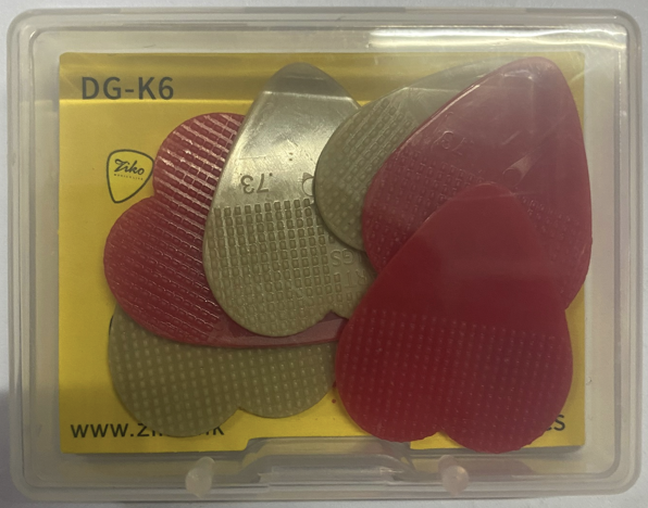Ziko Pick Box (6 picks – Heart Shaped picks)