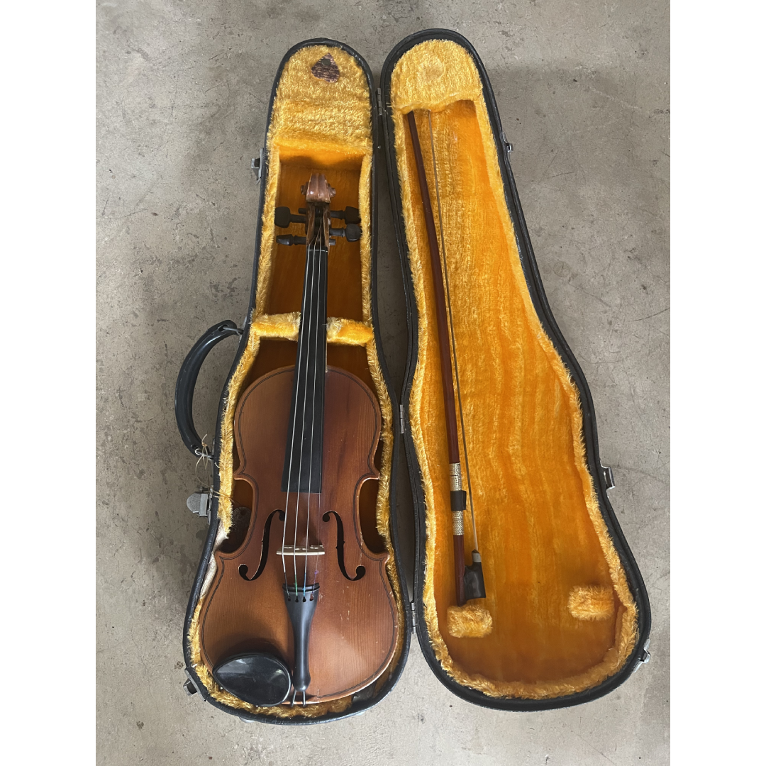 2nd Hand 1/4 Size Laminate Top Violin with Hard Case